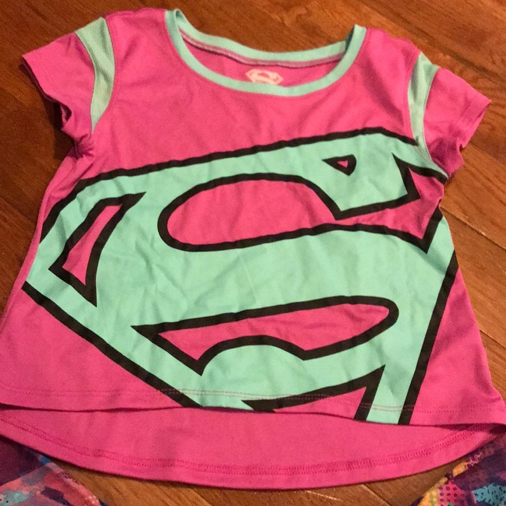GIRL’S medium Superman outfit - Picture 3 of 3